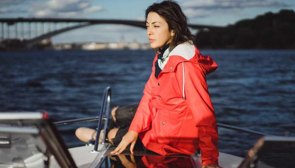 Ropa marinera de colores llamativos