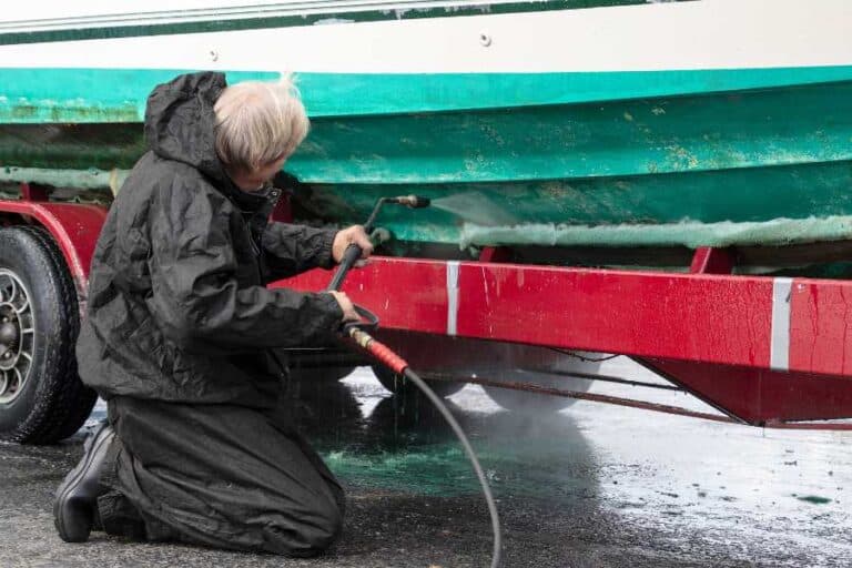Servicios de tratamientos de ósmosis en barcos